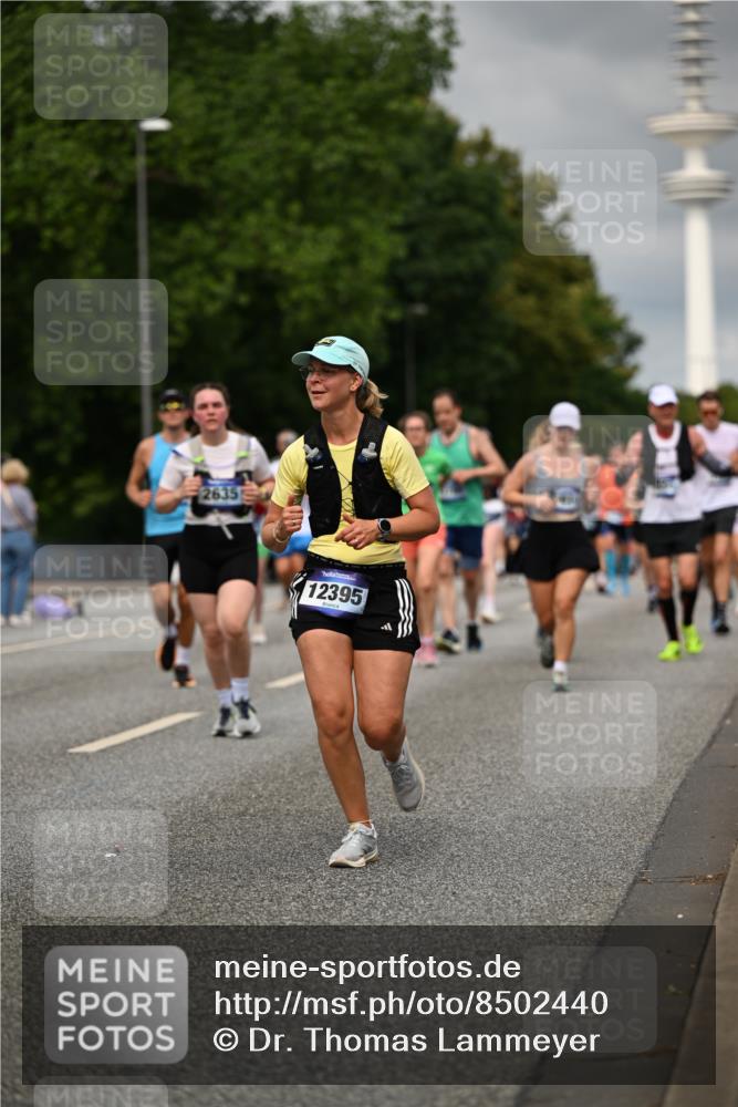 29.06.2025 - hella hamburg halbmarathon Dr. Thomas Lammeyer http://msf.ph/oto/8502440 29.06.2025 10:25:36 Kennedybrücke 1028, 1401, 1658, 2271, 2635, 2956, 3122, 3817, 4697, 4786, 5041, 5061, 5122, 5373, 5395, 5493, 5767, 5957, 6086, 7018, 7228, 7522, 7553, 7781, 8095, 8286, 8726, 8844, 9100, 9108, 9369, 9499, 9624, 10050, 10374, 10874 meine-sportfotos.de