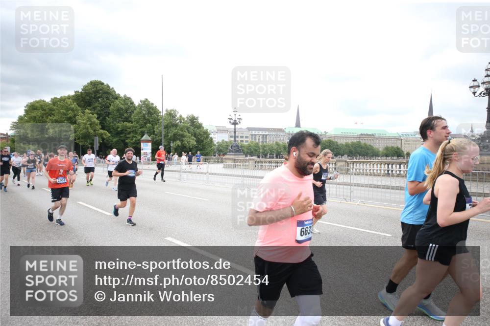 29.06.2025 - hella hamburg halbmarathon Jannik Wohlers http://msf.ph/oto/8502454 29.06.2025 10:58:32 Lombardsbrücke 1380, 2057, 2621, 2929, 3231, 3373, 3565, 3966, 4042, 4043, 4312, 4577, 4648, 5016, 5211, 5400, 6167, 6301, 6330, 6341, 6588, 6633, 6638, 6702, 7443, 7957, 8489, 8544, 8545, 8547, 8631, 8752, 9221, 10105, 10995, 11140, 11292, 11834, 11918, 12389, 12474, 12759, 12970, 13089, 13095, 13260, 13274, 13527, 13571, 15065, 15624, 17554, 17572, 17601, 17651, 17659, 17702, 18051, 18601, 19150 meine-sportfotos.de