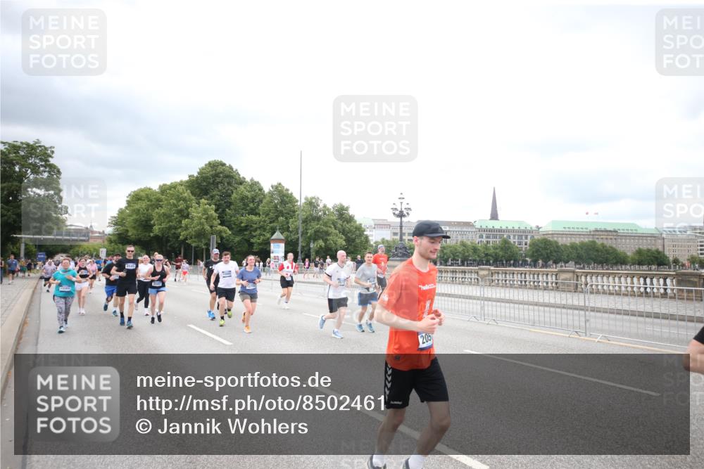 29.06.2025 - hella hamburg halbmarathon Jannik Wohlers http://msf.ph/oto/8502461 29.06.2025 10:58:35 Lombardsbrücke 2057, 2621, 2929, 3231, 3373, 3966, 4312, 4577, 4648, 5016, 5211, 5400, 6167, 6301, 6330, 6341, 6599, 6633, 6638, 7443, 7957, 8489, 8544, 8545, 8547, 8631, 9221, 10105, 10548, 10995, 11292, 11768, 11786, 11834, 11918, 12389, 12474, 12636, 12637, 12759, 13089, 13095, 13260, 13274, 13527, 13571, 15065, 15099, 15624, 17702, 18051, 18549, 18558, 18601, 19150 meine-sportfotos.de