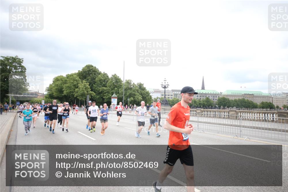 29.06.2025 - hella hamburg halbmarathon Jannik Wohlers http://msf.ph/oto/8502469 29.06.2025 10:58:35 Lombardsbrücke 2057, 2621, 2929, 3231, 3373, 3966, 4312, 4577, 4648, 5016, 5211, 5400, 6167, 6301, 6330, 6341, 6599, 6633, 6638, 7443, 7957, 8489, 8544, 8545, 8547, 8631, 9221, 10105, 10548, 10995, 11292, 11768, 11786, 11834, 11918, 12389, 12474, 12636, 12637, 12759, 13089, 13095, 13260, 13274, 13527, 13571, 15065, 15099, 15624, 17702, 18051, 18549, 18558, 18601, 19150 meine-sportfotos.de