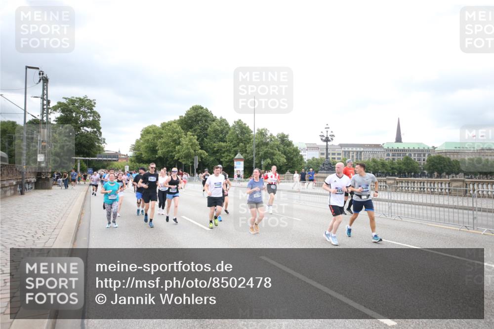 29.06.2025 - hella hamburg halbmarathon Jannik Wohlers http://msf.ph/oto/8502478 29.06.2025 10:58:36 Lombardsbrücke 1751, 2057, 2621, 2929, 3231, 3373, 3966, 4312, 4577, 4648, 5016, 5211, 5400, 6167, 6301, 6330, 6341, 6599, 6638, 7443, 7957, 8489, 8544, 8545, 8547, 8631, 8932, 9221, 10105, 10548, 10995, 11292, 11768, 11786, 11834, 11918, 12389, 12474, 12636, 12637, 12759, 13089, 13095, 13260, 13274, 13527, 13571, 15065, 15099, 15624, 17702, 18051, 18549, 18558, 18601, 19150, 19174 meine-sportfotos.de