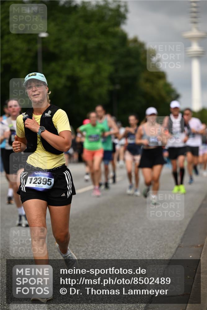29.06.2025 - hella hamburg halbmarathon Dr. Thomas Lammeyer http://msf.ph/oto/8502489 29.06.2025 10:25:38 Kennedybrücke 1028, 1401, 1658, 2271, 2635, 2956, 3122, 3770, 3817, 4697, 4786, 5061, 5122, 5373, 5395, 5493, 5767, 5957, 6086, 7018, 7228, 7522, 7553, 7781, 8095, 8286, 8726, 8844, 9100, 9108, 9369, 9499, 9532, 9624, 10050, 10374, 10874 meine-sportfotos.de