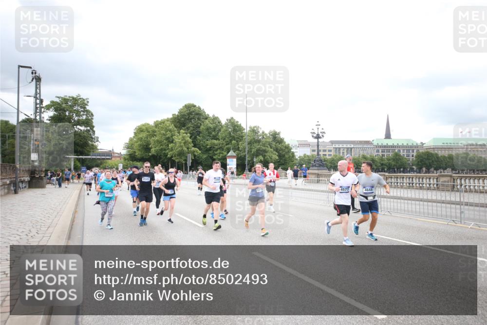 29.06.2025 - hella hamburg halbmarathon Jannik Wohlers http://msf.ph/oto/8502493 29.06.2025 10:58:36 Lombardsbrücke 1751, 2057, 2621, 2929, 3231, 3373, 3966, 4312, 4577, 4648, 5016, 5211, 5400, 6167, 6301, 6330, 6341, 6599, 6638, 7443, 7957, 8489, 8544, 8545, 8547, 8631, 8932, 9221, 10105, 10548, 10995, 11292, 11768, 11786, 11834, 11918, 12389, 12474, 12636, 12637, 12759, 13089, 13095, 13260, 13274, 13527, 13571, 15065, 15099, 15624, 17702, 18051, 18549, 18558, 18601, 19150, 19174 meine-sportfotos.de