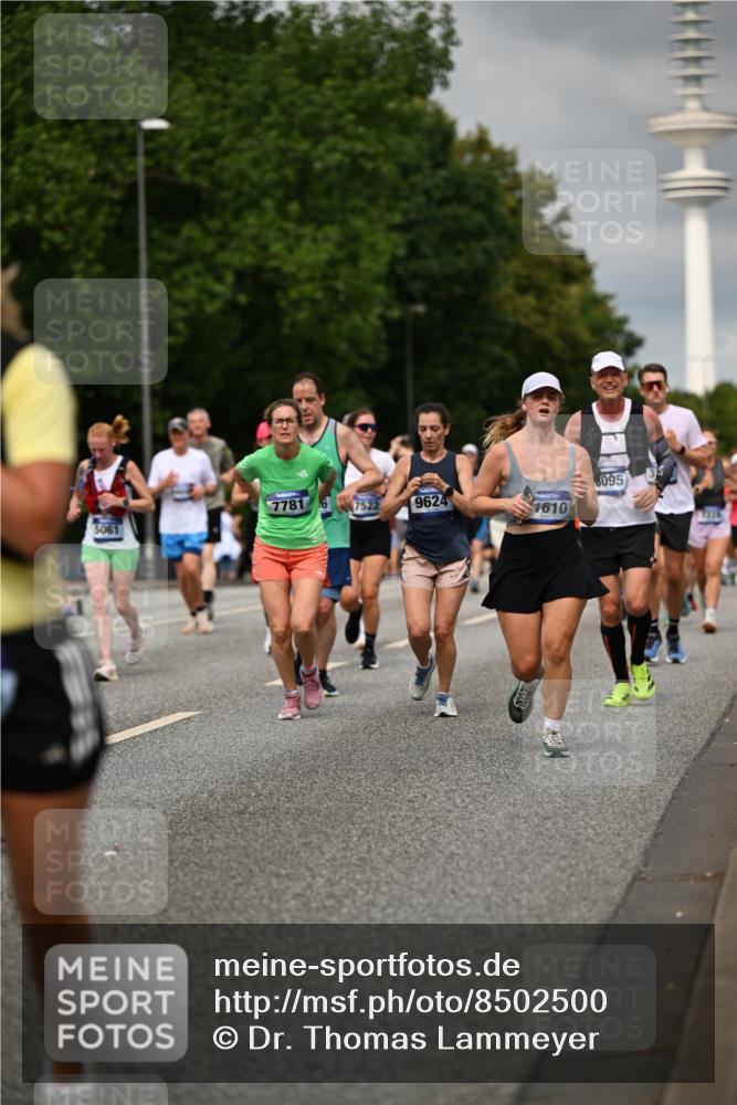 29.06.2025 - hella hamburg halbmarathon Dr. Thomas Lammeyer http://msf.ph/oto/8502500 29.06.2025 10:25:38 Kennedybrücke 1028, 1401, 1658, 2271, 2635, 2956, 3122, 3770, 3817, 4697, 4786, 5061, 5122, 5373, 5395, 5493, 5767, 5957, 6086, 7018, 7228, 7522, 7553, 7781, 8095, 8286, 8726, 8844, 9100, 9108, 9369, 9499, 9532, 9624, 10050, 10374, 10874 meine-sportfotos.de