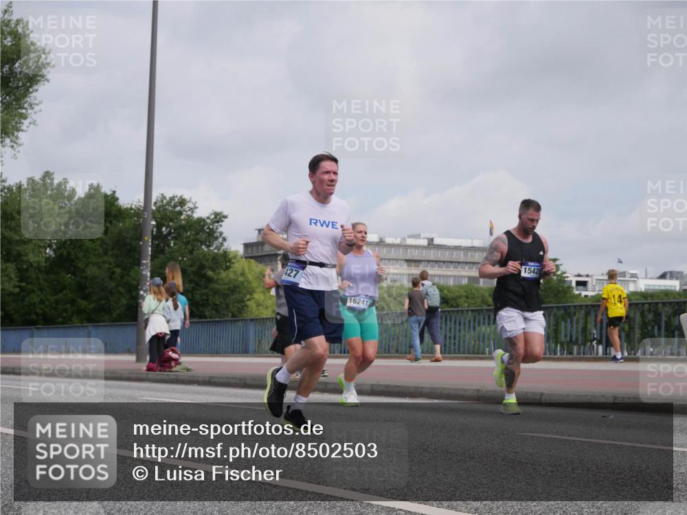 29.06.2025 - hella hamburg halbmarathon Luisa Fischer http://msf.ph/oto/8502503 29.06.2025 10:11:09 Kennedybrücke 427, 16241, 1542, 1427, 4228, 5347, 6100, 7019 meine-sportfotos.de
