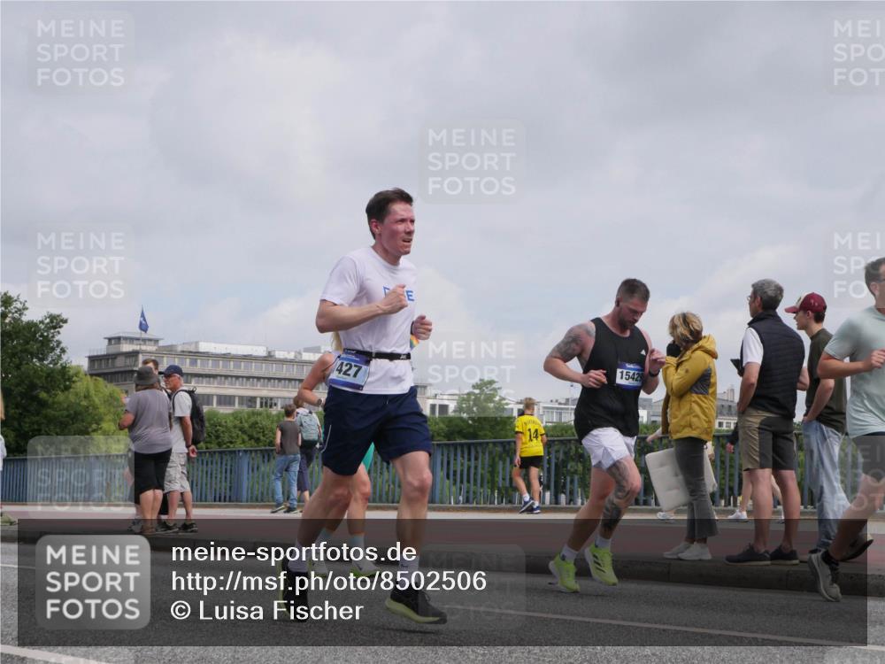29.06.2025 - hella hamburg halbmarathon Luisa Fischer http://msf.ph/oto/8502506 29.06.2025 10:11:09 Kennedybrücke 427, 14, 15429, 1427, 4228, 5347, 6100, 7019 meine-sportfotos.de