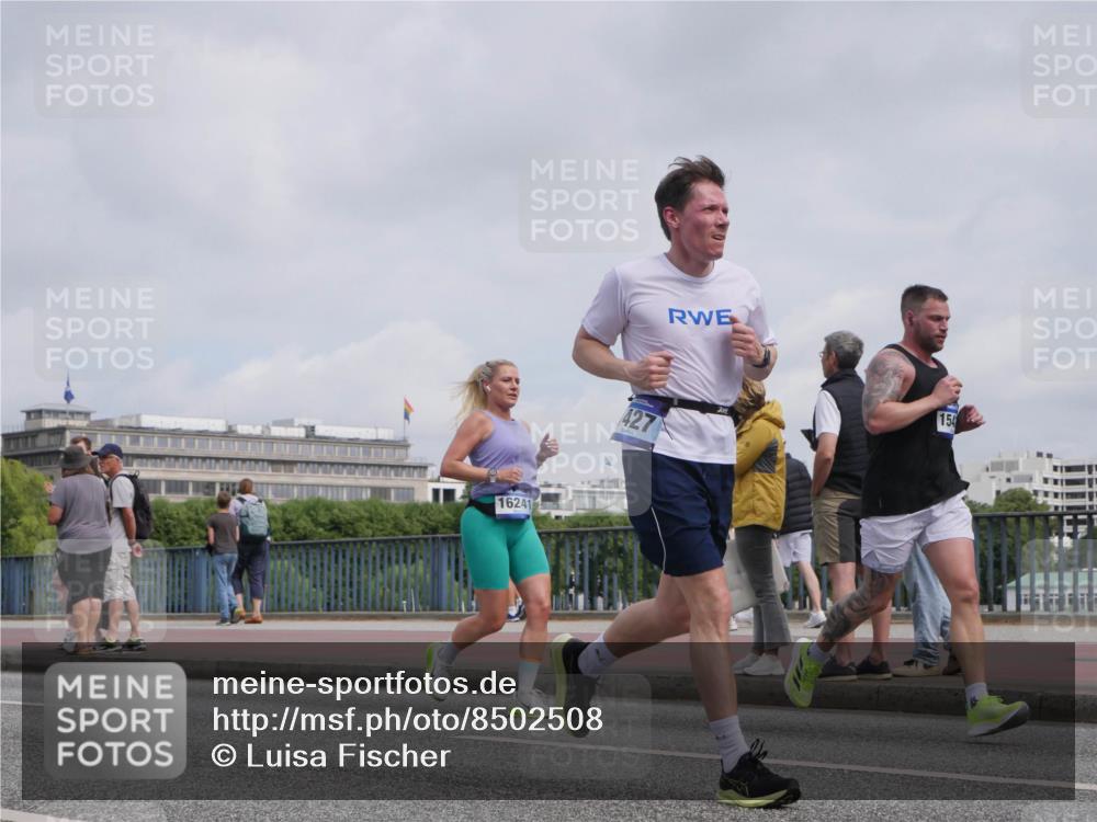 29.06.2025 - hella hamburg halbmarathon Luisa Fischer http://msf.ph/oto/8502508 29.06.2025 10:11:10 Kennedybrücke 16241, 427, 154, 1427, 4228, 5347, 6100 meine-sportfotos.de