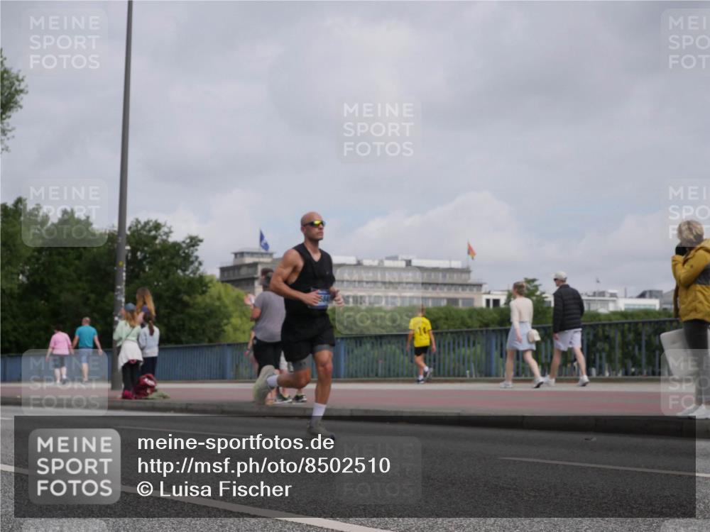 29.06.2025 - hella hamburg halbmarathon Luisa Fischer http://msf.ph/oto/8502510 29.06.2025 10:11:12 Kennedybrücke 1427, 4228, 4864, 5347, 6100, 9071 meine-sportfotos.de