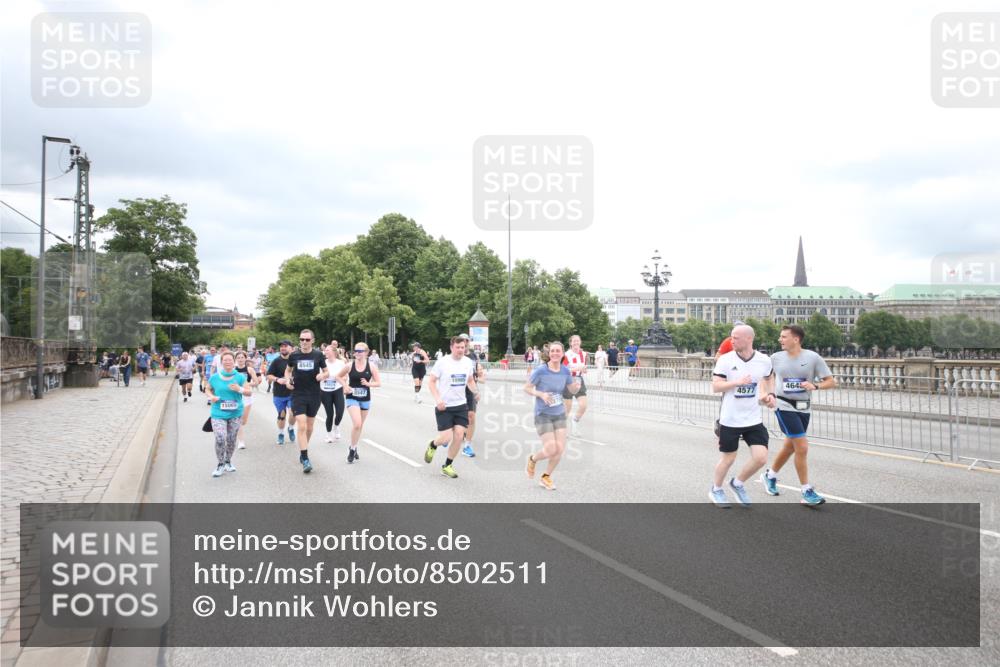 29.06.2025 - hella hamburg halbmarathon Jannik Wohlers http://msf.ph/oto/8502511 29.06.2025 10:58:36 Lombardsbrücke 1751, 2057, 2621, 2929, 3231, 3373, 3966, 4312, 4577, 4648, 5016, 5211, 5400, 6167, 6301, 6330, 6341, 6599, 6638, 7443, 7957, 8489, 8544, 8545, 8547, 8631, 8932, 9221, 10105, 10548, 10995, 11292, 11768, 11786, 11834, 11918, 12389, 12474, 12636, 12637, 12759, 13089, 13095, 13260, 13274, 13527, 13571, 15065, 15099, 15624, 17702, 18051, 18549, 18558, 18601, 19150, 19174 meine-sportfotos.de