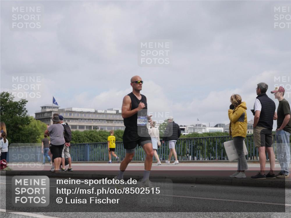 29.06.2025 - hella hamburg halbmarathon Luisa Fischer http://msf.ph/oto/8502515 29.06.2025 10:11:13 Kennedybrücke 15584, 4228, 4864, 5347, 6100, 9071 meine-sportfotos.de
