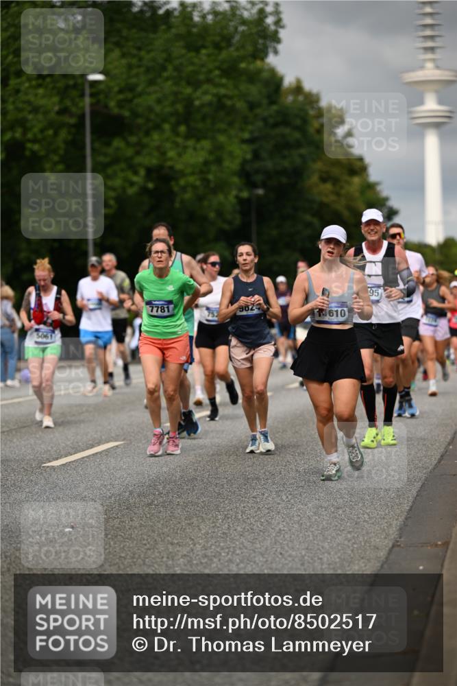 29.06.2025 - hella hamburg halbmarathon Dr. Thomas Lammeyer http://msf.ph/oto/8502517 29.06.2025 10:25:39 Kennedybrücke 1028, 1401, 2271, 2315, 2353, 2635, 2956, 3122, 3770, 3817, 4697, 4786, 5061, 5122, 5373, 5395, 5493, 5957, 6086, 7018, 7075, 7228, 7522, 7553, 7781, 8095, 8286, 8726, 9100, 9108, 9369, 9499, 9532, 9624, 10050, 10374, 10874, 11117 meine-sportfotos.de