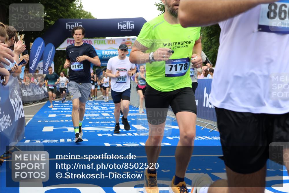 29.06.2025 - hella hamburg halbmarathon Strokosch-Dieckow http://msf.ph/oto/8502520 29.06.2025 10:52:27 Ziel 3715, 4140, 6561, 6562, 7178, 7232, 8371, 8661, 9145, 9739, 9876, 11791, 13015, 13211, 13301, 14561, 15001, 15144, 15980, 17997, 18982 meine-sportfotos.de