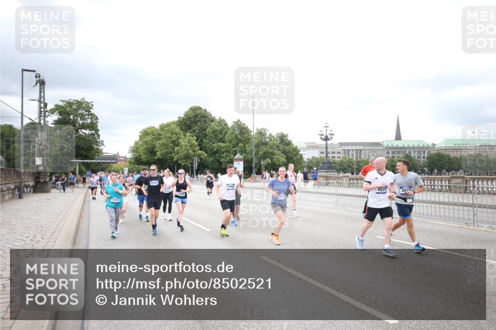 29.06.2025 - hella hamburg halbmarathon Jannik Wohlers http://msf.ph/oto/8502521 29.06.2025 10:58:36 Lombardsbrücke 1751, 2057, 2621, 2929, 3231, 3373, 3966, 4312, 4577, 4648, 5016, 5211, 5400, 6167, 6301, 6330, 6341, 6599, 6638, 7443, 7957, 8489, 8544, 8545, 8547, 8631, 8932, 9221, 10105, 10548, 10995, 11292, 11768, 11786, 11834, 11918, 12389, 12474, 12636, 12637, 12759, 13089, 13095, 13260, 13274, 13527, 13571, 15065, 15099, 15624, 17702, 18051, 18549, 18558, 18601, 19150, 19174 meine-sportfotos.de