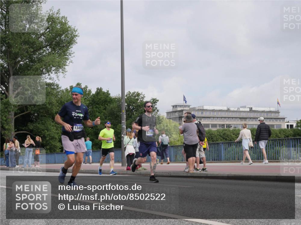 29.06.2025 - hella hamburg halbmarathon Luisa Fischer http://msf.ph/oto/8502522 29.06.2025 10:11:15 Kennedybrücke 13458, 5347, 6100, 4864, 5347, 6100, 9071 meine-sportfotos.de