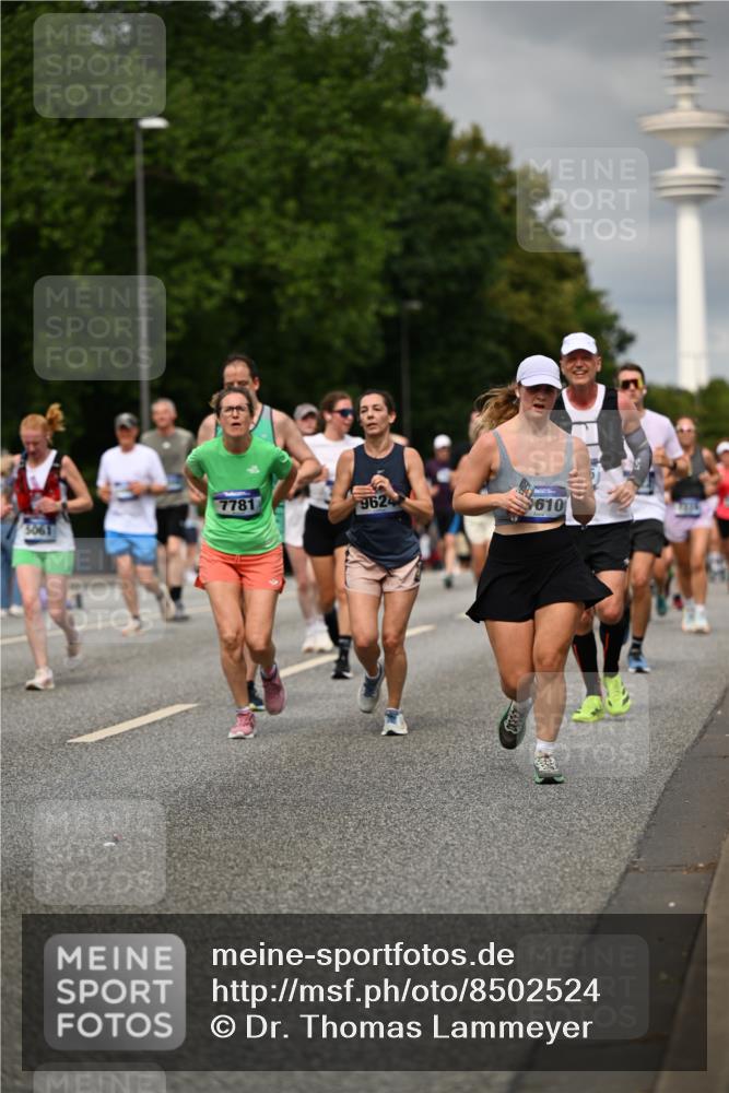 29.06.2025 - hella hamburg halbmarathon Dr. Thomas Lammeyer http://msf.ph/oto/8502524 29.06.2025 10:25:39 Kennedybrücke 1028, 1401, 2271, 2315, 2353, 2635, 2956, 3122, 3770, 3817, 4697, 4786, 5061, 5122, 5373, 5395, 5493, 5957, 6086, 7018, 7075, 7228, 7522, 7553, 7781, 8095, 8286, 8726, 9100, 9108, 9369, 9499, 9532, 9624, 10050, 10374, 10874, 11117 meine-sportfotos.de