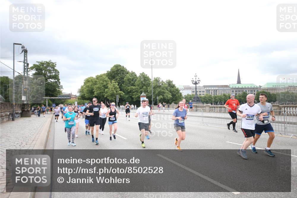 29.06.2025 - hella hamburg halbmarathon Jannik Wohlers http://msf.ph/oto/8502528 29.06.2025 10:58:36 Lombardsbrücke 1751, 2057, 2621, 2929, 3231, 3373, 3966, 4312, 4577, 4648, 5016, 5211, 5400, 6167, 6301, 6330, 6341, 6599, 6638, 7443, 7957, 8489, 8544, 8545, 8547, 8631, 8932, 9221, 10105, 10548, 10995, 11292, 11768, 11786, 11834, 11918, 12389, 12474, 12636, 12637, 12759, 13089, 13095, 13260, 13274, 13527, 13571, 15065, 15099, 15624, 17702, 18051, 18549, 18558, 18601, 19150, 19174 meine-sportfotos.de