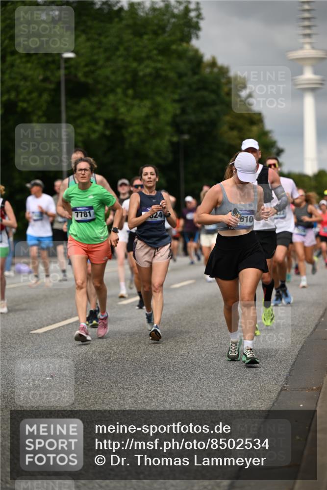 29.06.2025 - hella hamburg halbmarathon Dr. Thomas Lammeyer http://msf.ph/oto/8502534 29.06.2025 10:25:40 Kennedybrücke 1028, 1401, 2271, 2315, 2353, 2635, 2956, 3122, 3770, 3817, 4697, 4786, 5061, 5122, 5373, 5395, 5493, 5957, 6086, 7075, 7228, 7522, 7553, 7781, 8095, 8286, 9108, 9369, 9499, 9532, 9624, 10050, 10125, 10374, 10874, 11117 meine-sportfotos.de