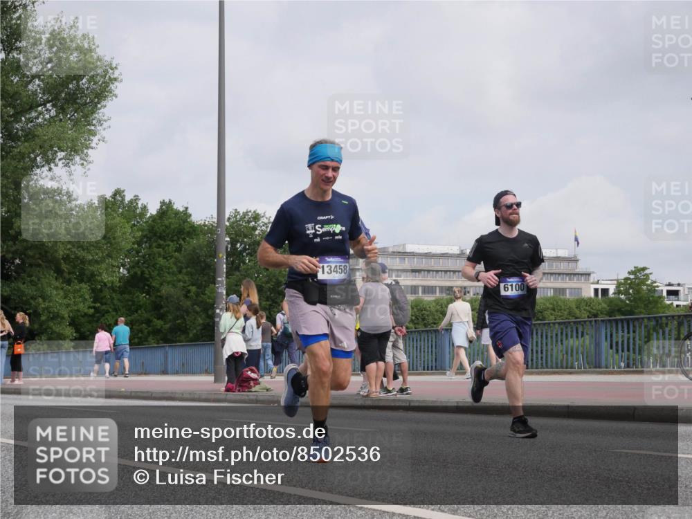 29.06.2025 - hella hamburg halbmarathon Luisa Fischer http://msf.ph/oto/8502536 29.06.2025 10:11:16 Kennedybrücke 13458, 6100, 4864, 5347, 6100, 9071 meine-sportfotos.de