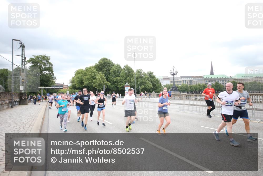 29.06.2025 - hella hamburg halbmarathon Jannik Wohlers http://msf.ph/oto/8502537 29.06.2025 10:58:36 Lombardsbrücke 1751, 2057, 2621, 2929, 3231, 3373, 3966, 4312, 4577, 4648, 5016, 5211, 5400, 6167, 6301, 6330, 6341, 6599, 6638, 7443, 7957, 8489, 8544, 8545, 8547, 8631, 8932, 9221, 10105, 10548, 10995, 11292, 11768, 11786, 11834, 11918, 12389, 12474, 12636, 12637, 12759, 13089, 13095, 13260, 13274, 13527, 13571, 15065, 15099, 15624, 17702, 18051, 18549, 18558, 18601, 19150, 19174 meine-sportfotos.de
