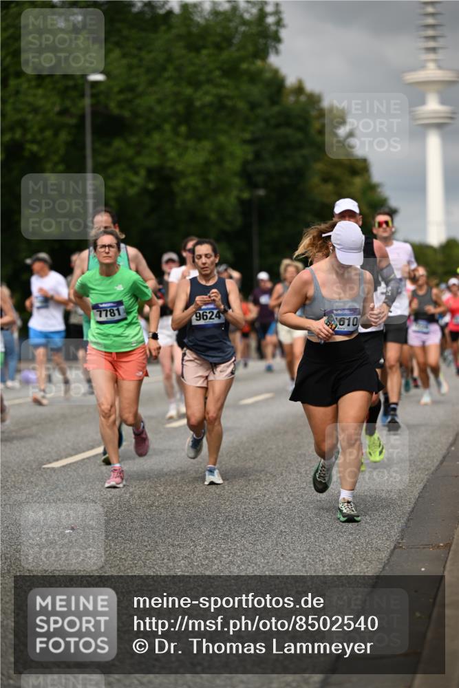 29.06.2025 - hella hamburg halbmarathon Dr. Thomas Lammeyer http://msf.ph/oto/8502540 29.06.2025 10:25:40 Kennedybrücke 1028, 1401, 2271, 2315, 2353, 2635, 2956, 3122, 3770, 3817, 4697, 4786, 5061, 5122, 5373, 5395, 5493, 5957, 6086, 7075, 7228, 7522, 7553, 7781, 8095, 8286, 9108, 9369, 9499, 9532, 9624, 10050, 10125, 10374, 10874, 11117 meine-sportfotos.de