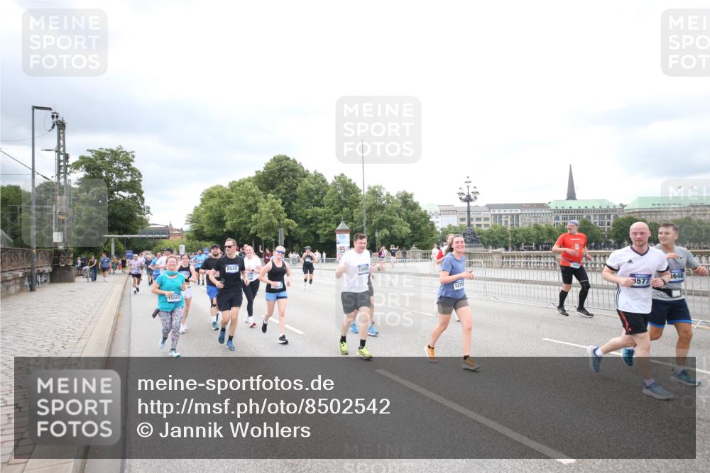 29.06.2025 - hella hamburg halbmarathon Jannik Wohlers http://msf.ph/oto/8502542 29.06.2025 10:58:36 Lombardsbrücke 1751, 2057, 2621, 2929, 3231, 3373, 3966, 4312, 4577, 4648, 5016, 5211, 5400, 6167, 6301, 6330, 6341, 6599, 6638, 7443, 7957, 8489, 8544, 8545, 8547, 8631, 8932, 9221, 10105, 10548, 10995, 11292, 11768, 11786, 11834, 11918, 12389, 12474, 12636, 12637, 12759, 13089, 13095, 13260, 13274, 13527, 13571, 15065, 15099, 15624, 17702, 18051, 18549, 18558, 18601, 19150, 19174 meine-sportfotos.de