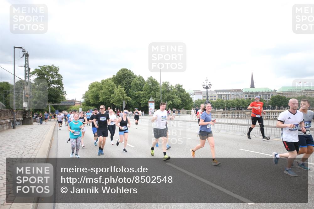 29.06.2025 - hella hamburg halbmarathon Jannik Wohlers http://msf.ph/oto/8502548 29.06.2025 10:58:36 Lombardsbrücke 1751, 2057, 2621, 2929, 3231, 3373, 3966, 4312, 4577, 4648, 5016, 5211, 5400, 6167, 6301, 6330, 6341, 6599, 6638, 7443, 7957, 8489, 8544, 8545, 8547, 8631, 8932, 9221, 10105, 10548, 10995, 11292, 11768, 11786, 11834, 11918, 12389, 12474, 12636, 12637, 12759, 13089, 13095, 13260, 13274, 13527, 13571, 15065, 15099, 15624, 17702, 18051, 18549, 18558, 18601, 19150, 19174 meine-sportfotos.de