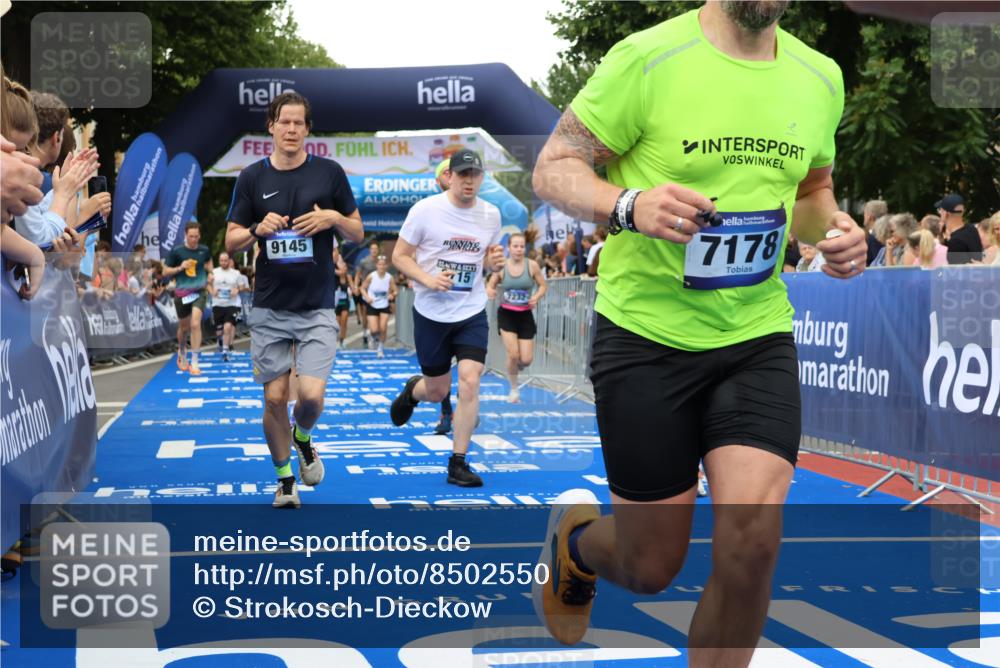 29.06.2025 - hella hamburg halbmarathon Strokosch-Dieckow http://msf.ph/oto/8502550 29.06.2025 10:52:27 Ziel 3715, 4140, 6561, 6562, 7178, 7232, 8371, 8661, 9145, 9739, 9876, 11791, 13015, 13211, 13301, 14561, 15001, 15144, 15980, 17997, 18982 meine-sportfotos.de