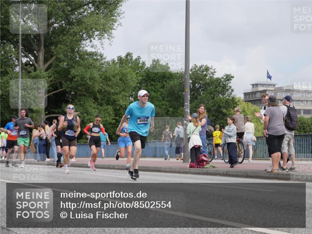 29.06.2025 - hella hamburg halbmarathon Luisa Fischer http://msf.ph/oto/8502554 29.06.2025 10:11:20 Kennedybrücke 1527, 2190, 16539, 16915, 4864, 14, 1527, 2190, 2309, 4864, 5347, 9071 meine-sportfotos.de