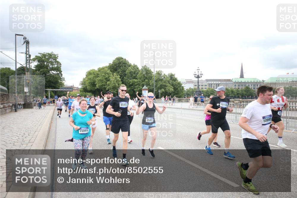 29.06.2025 - hella hamburg halbmarathon Jannik Wohlers http://msf.ph/oto/8502555 29.06.2025 10:58:38 Lombardsbrücke 1751, 2057, 2621, 3231, 3373, 3966, 4312, 4577, 4648, 5016, 5211, 5400, 6167, 6301, 6599, 6638, 6969, 7910, 7957, 8489, 8544, 8545, 8547, 8631, 8932, 10105, 10548, 10814, 10995, 11292, 11768, 11786, 11834, 11918, 12389, 12474, 12636, 12637, 12759, 13089, 13095, 13260, 13527, 13571, 15065, 15099, 15624, 17702, 18051, 18549, 18558, 18601, 19150, 19174 meine-sportfotos.de