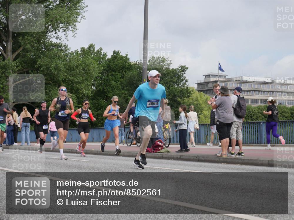 29.06.2025 - hella hamburg halbmarathon Luisa Fischer http://msf.ph/oto/8502561 29.06.2025 10:11:20 Kennedybrücke 90, 16535, 16915, 4864, 1527, 2190, 2309, 4864, 5347, 9071 meine-sportfotos.de
