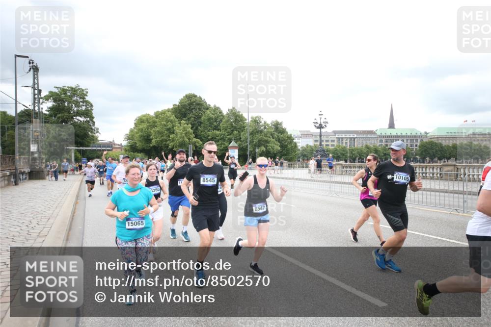 29.06.2025 - hella hamburg halbmarathon Jannik Wohlers http://msf.ph/oto/8502570 29.06.2025 10:58:38 Lombardsbrücke 1751, 2057, 2621, 3231, 3373, 3966, 4312, 4577, 4648, 5016, 5211, 5400, 6167, 6301, 6599, 6638, 6969, 7910, 7957, 8489, 8544, 8545, 8547, 8631, 8932, 10105, 10548, 10814, 10995, 11292, 11768, 11786, 11834, 11918, 12389, 12474, 12636, 12637, 12759, 13089, 13095, 13260, 13527, 13571, 15065, 15099, 15624, 17702, 18051, 18549, 18558, 18601, 19150, 19174 meine-sportfotos.de