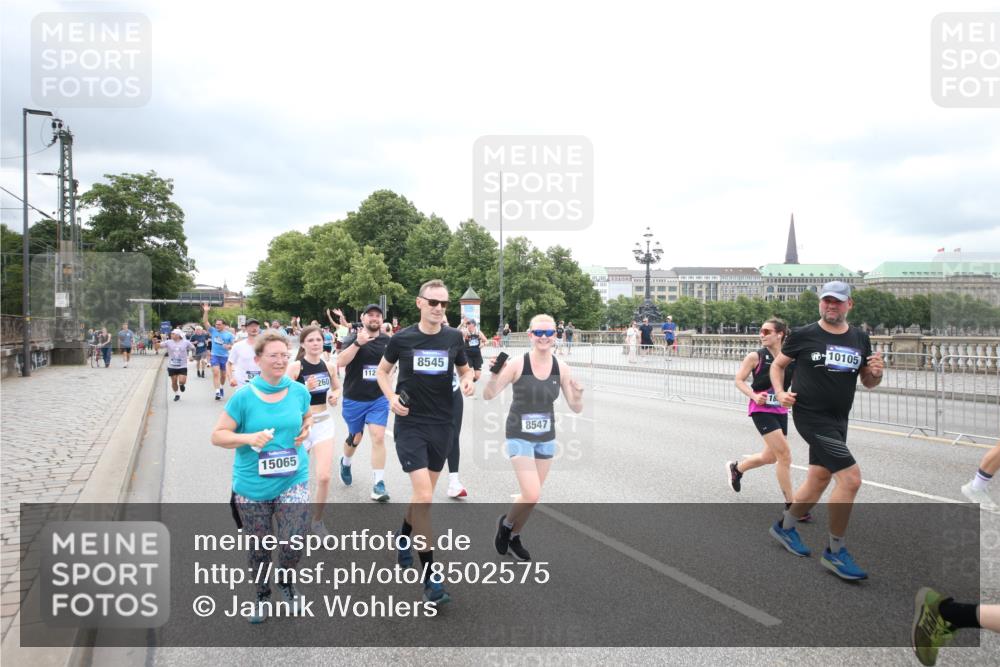 29.06.2025 - hella hamburg halbmarathon Jannik Wohlers http://msf.ph/oto/8502575 29.06.2025 10:58:38 Lombardsbrücke 1751, 2057, 2621, 3231, 3373, 3966, 4312, 4577, 4648, 5016, 5211, 5400, 6167, 6301, 6599, 6638, 6969, 7910, 7957, 8489, 8544, 8545, 8547, 8631, 8932, 10105, 10548, 10814, 10995, 11292, 11768, 11786, 11834, 11918, 12389, 12474, 12636, 12637, 12759, 13089, 13095, 13260, 13527, 13571, 15065, 15099, 15624, 17702, 18051, 18549, 18558, 18601, 19150, 19174 meine-sportfotos.de