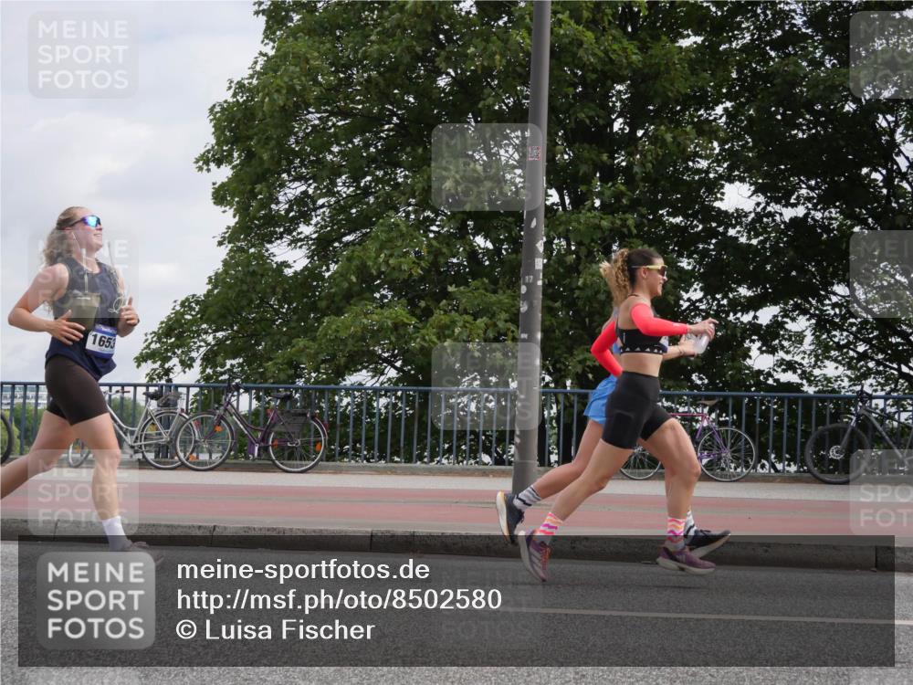 29.06.2025 - hella hamburg halbmarathon Luisa Fischer http://msf.ph/oto/8502580 29.06.2025 10:11:25 Kennedybrücke 1527, 2190, 2309, 9071 meine-sportfotos.de