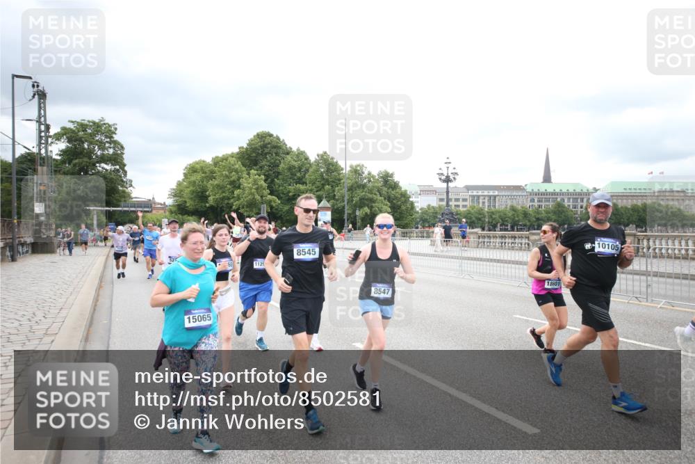 29.06.2025 - hella hamburg halbmarathon Jannik Wohlers http://msf.ph/oto/8502581 29.06.2025 10:58:38 Lombardsbrücke 1751, 2057, 2621, 3231, 3373, 3966, 4312, 4577, 4648, 5016, 5211, 5400, 6167, 6301, 6599, 6638, 6969, 7910, 7957, 8489, 8544, 8545, 8547, 8631, 8932, 10105, 10548, 10814, 10995, 11292, 11768, 11786, 11834, 11918, 12389, 12474, 12636, 12637, 12759, 13089, 13095, 13260, 13527, 13571, 15065, 15099, 15624, 17702, 18051, 18549, 18558, 18601, 19150, 19174 meine-sportfotos.de
