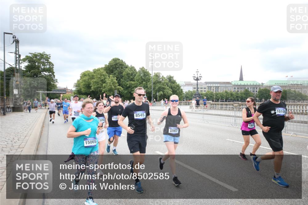 29.06.2025 - hella hamburg halbmarathon Jannik Wohlers http://msf.ph/oto/8502585 29.06.2025 10:58:38 Lombardsbrücke 1751, 2057, 2621, 3231, 3373, 3966, 4312, 4577, 4648, 5016, 5211, 5400, 6167, 6301, 6599, 6638, 6969, 7910, 7957, 8489, 8544, 8545, 8547, 8631, 8932, 10105, 10548, 10814, 10995, 11292, 11768, 11786, 11834, 11918, 12389, 12474, 12636, 12637, 12759, 13089, 13095, 13260, 13527, 13571, 15065, 15099, 15624, 17702, 18051, 18549, 18558, 18601, 19150, 19174 meine-sportfotos.de