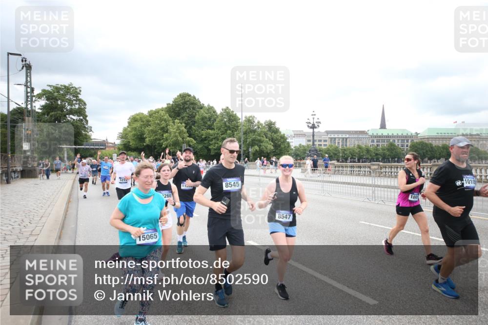 29.06.2025 - hella hamburg halbmarathon Jannik Wohlers http://msf.ph/oto/8502590 29.06.2025 10:58:38 Lombardsbrücke 1751, 2057, 2621, 3231, 3373, 3966, 4312, 4577, 4648, 5016, 5211, 5400, 6167, 6301, 6599, 6638, 6969, 7910, 7957, 8489, 8544, 8545, 8547, 8631, 8932, 10105, 10548, 10814, 10995, 11292, 11768, 11786, 11834, 11918, 12389, 12474, 12636, 12637, 12759, 13089, 13095, 13260, 13527, 13571, 15065, 15099, 15624, 17702, 18051, 18549, 18558, 18601, 19150, 19174 meine-sportfotos.de