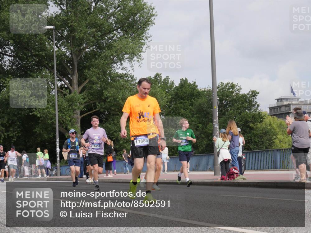 29.06.2025 - hella hamburg halbmarathon Luisa Fischer http://msf.ph/oto/8502591 29.06.2025 10:11:30 Kennedybrücke 5100, 11657, 17885, 16809, 1527, 2190, 2309, 5100, 6918, 9616, 9966 meine-sportfotos.de