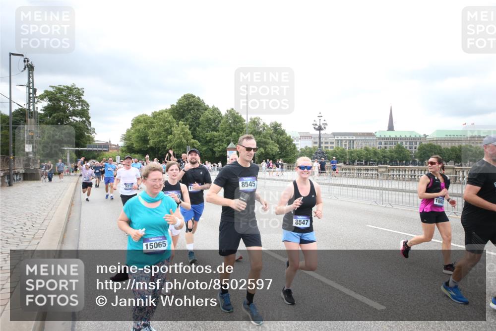 29.06.2025 - hella hamburg halbmarathon Jannik Wohlers http://msf.ph/oto/8502597 29.06.2025 10:58:38 Lombardsbrücke 1751, 2057, 2621, 3231, 3373, 3966, 4312, 4577, 4648, 5016, 5211, 5400, 6167, 6301, 6599, 6638, 6969, 7910, 7957, 8489, 8544, 8545, 8547, 8631, 8932, 10105, 10548, 10814, 10995, 11292, 11768, 11786, 11834, 11918, 12389, 12474, 12636, 12637, 12759, 13089, 13095, 13260, 13527, 13571, 15065, 15099, 15624, 17702, 18051, 18549, 18558, 18601, 19150, 19174 meine-sportfotos.de