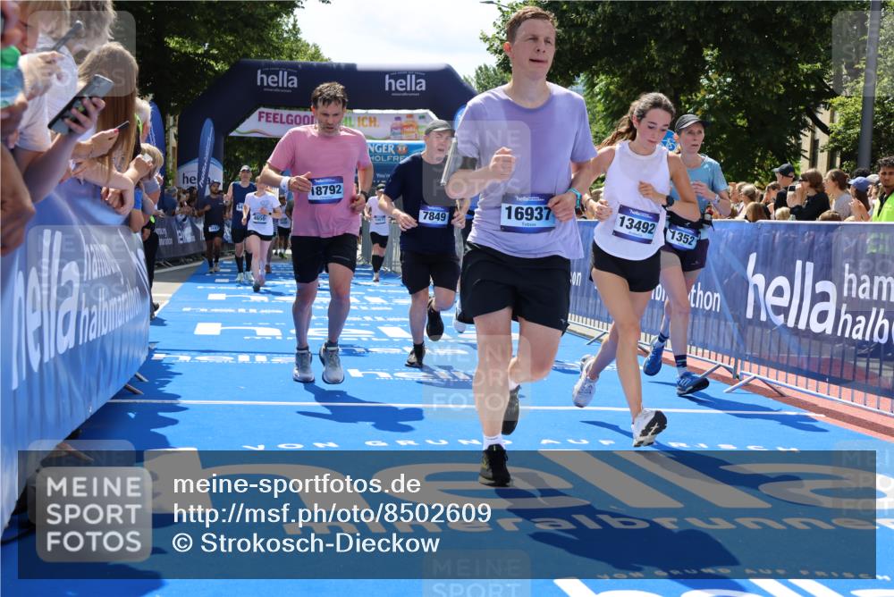 29.06.2025 - hella hamburg halbmarathon Strokosch-Dieckow http://msf.ph/oto/8502609 29.06.2025 11:35:42 Ziel 1189, 1352, 1883, 2172, 4413, 4650, 6218, 7707, 7849, 8530, 8881, 9115, 9117, 9438, 9765, 10071, 13165, 13414, 13492, 14114, 15120, 15972, 16885, 16937, 17798, 18169, 18792 meine-sportfotos.de