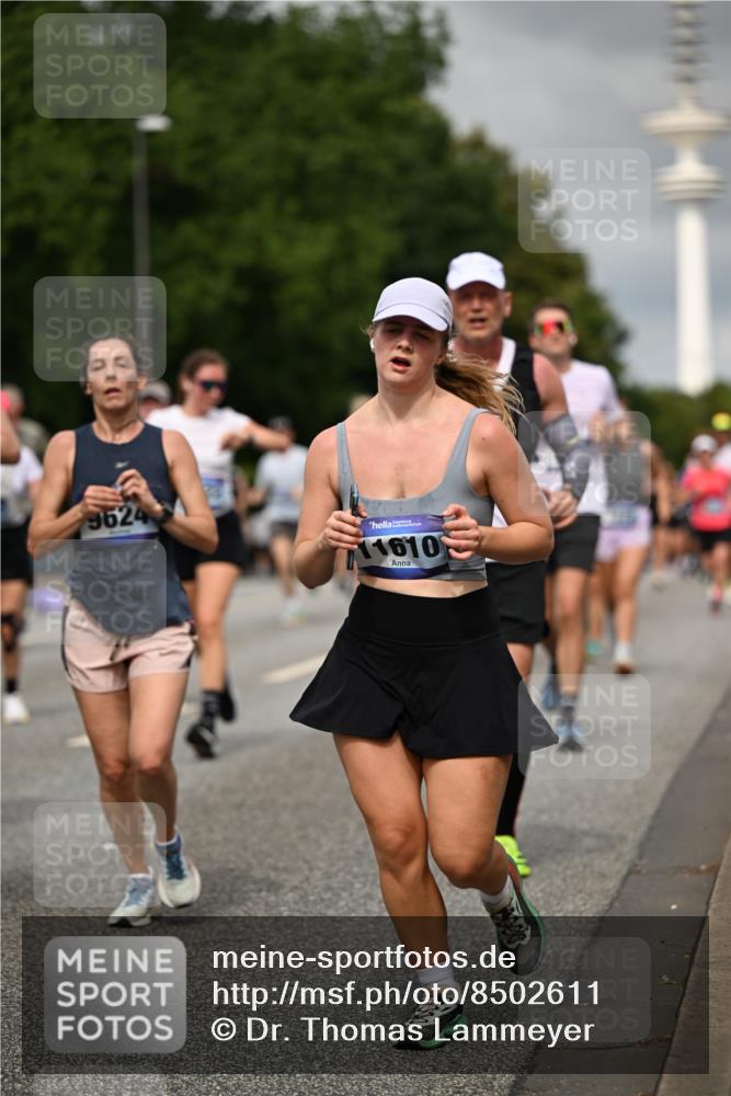 29.06.2025 - hella hamburg halbmarathon Dr. Thomas Lammeyer http://msf.ph/oto/8502611 29.06.2025 10:25:41 Kennedybrücke 1028, 1401, 2271, 2315, 2353, 2635, 2956, 3122, 3770, 3817, 4697, 4786, 5061, 5122, 5373, 5395, 5493, 5759, 5957, 6086, 7075, 7228, 7522, 7553, 7781, 8095, 8286, 9108, 9369, 9499, 9532, 9624, 10019, 10125, 10374, 10874, 11117 meine-sportfotos.de
