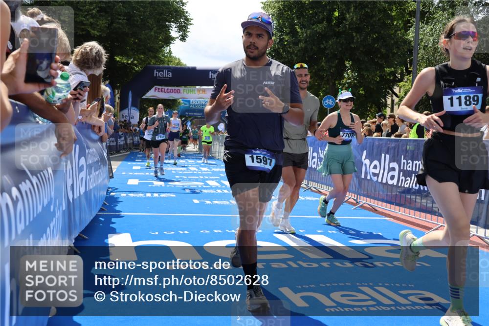 29.06.2025 - hella hamburg halbmarathon Strokosch-Dieckow http://msf.ph/oto/8502628 29.06.2025 11:35:49 Ziel 1189, 1352, 1597, 1883, 4333, 4650, 6905, 7707, 7849, 8530, 8839, 8881, 9438, 10071, 13165, 13241, 14930, 15078, 15972, 16885, 16937, 17349, 17798, 18792 meine-sportfotos.de