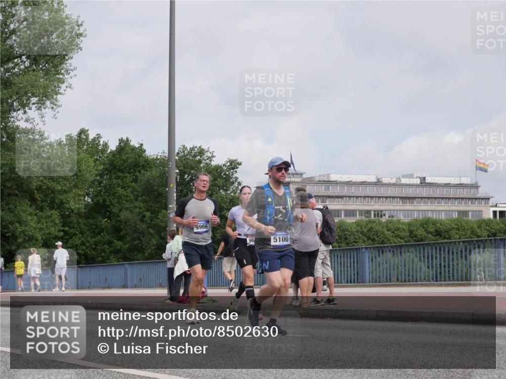 29.06.2025 - hella hamburg halbmarathon Luisa Fischer http://msf.ph/oto/8502630 29.06.2025 10:11:34 Kennedybrücke 9966, 96, 5100, 5100, 6590, 6918, 7348, 7453, 9457, 9616, 9966 meine-sportfotos.de