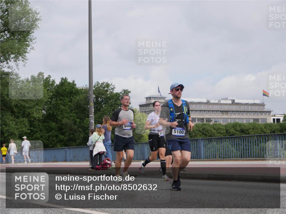29.06.2025 - hella hamburg halbmarathon Luisa Fischer http://msf.ph/oto/8502632 29.06.2025 10:11:35 Kennedybrücke 14, 9966, 961, 5100, 1188, 5100, 6590, 6918, 7348, 7453, 9457, 9616, 9966 meine-sportfotos.de