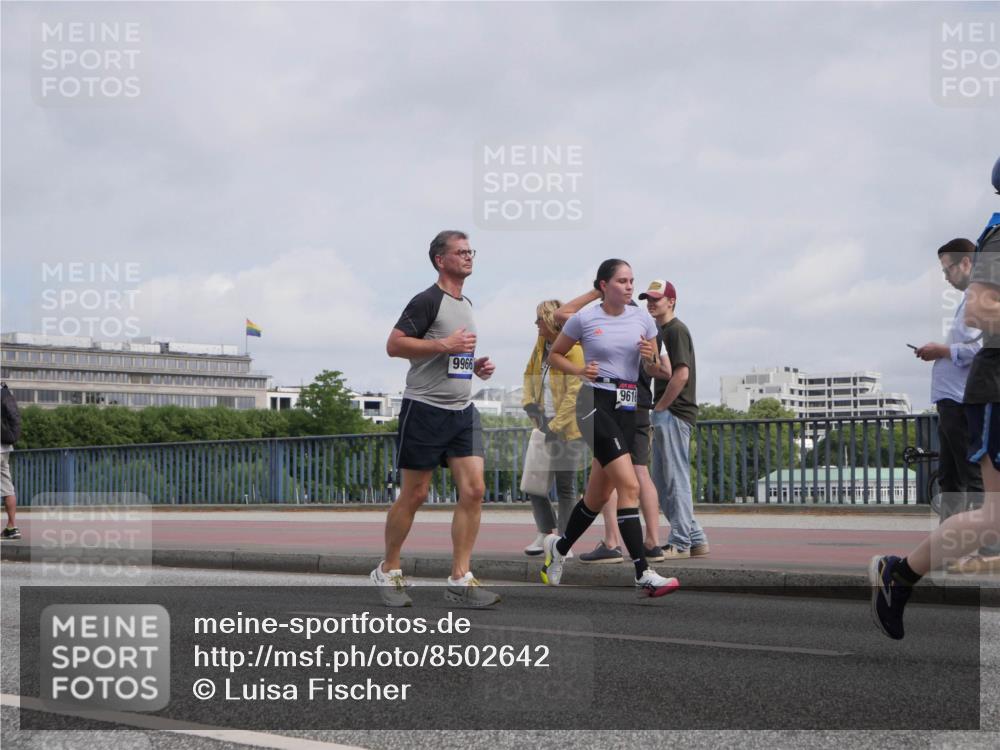 29.06.2025 - hella hamburg halbmarathon Luisa Fischer http://msf.ph/oto/8502642 29.06.2025 10:11:37 Kennedybrücke 9966, 9616, 1188, 5100, 6590, 6918, 7348, 7453, 9457, 9616, 9966 meine-sportfotos.de