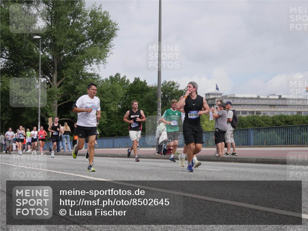 29.06.2025 - hella hamburg halbmarathon Luisa Fischer http://msf.ph/oto/8502645 29.06.2025 10:11:40 Kennedybrücke 188, 6590, 9457, 7453, 1147, 1188, 2978, 5100, 5885, 6590, 7348, 7453, 9457, 9616, 9718, 9966 meine-sportfotos.de