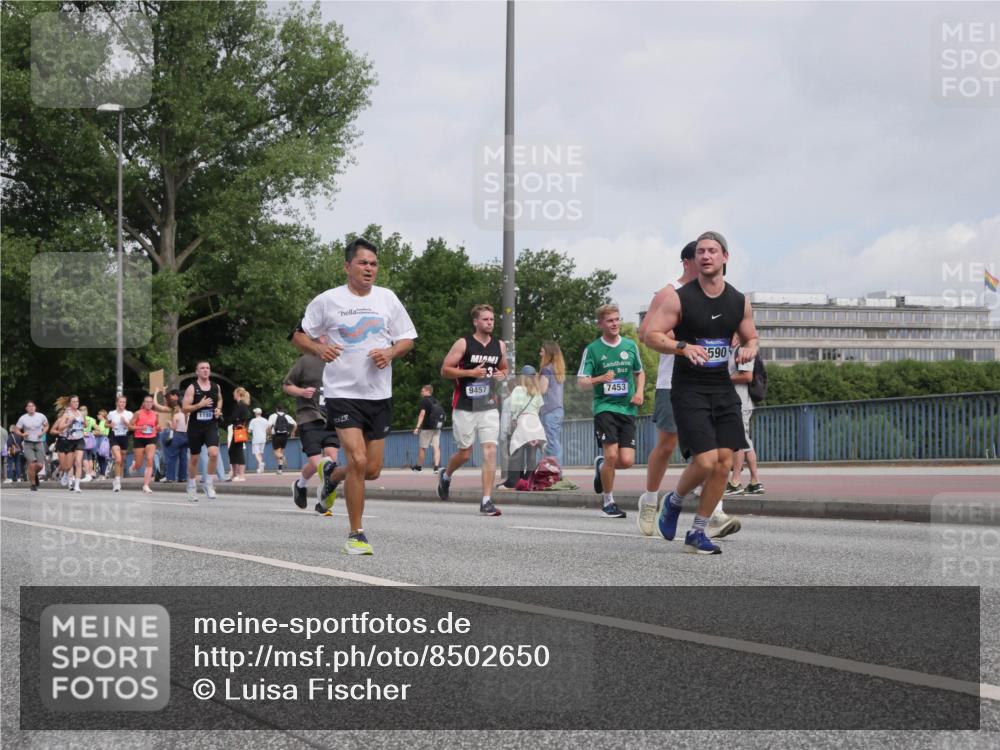 29.06.2025 - hella hamburg halbmarathon Luisa Fischer http://msf.ph/oto/8502650 29.06.2025 10:11:40 Kennedybrücke 1188, 9457, 7453, 590, 1147, 1188, 2978, 5100, 5885, 6590, 7348, 7453, 9457, 9616, 9718, 9966 meine-sportfotos.de