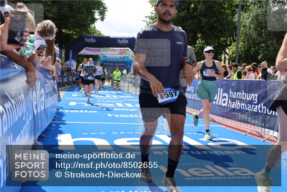 29.06.2025 - hella hamburg halbmarathon Strokosch-Dieckow http://msf.ph/oto/8502655 29.06.2025 11:35:50 Ziel 1189, 1352, 1597, 1883, 4333, 4650, 6905, 7707, 8530, 8839, 8881, 9438, 10071, 13165, 13241, 14930, 15078, 15972, 16885, 17349, 17798, 18978 meine-sportfotos.de