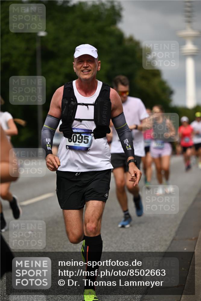 29.06.2025 - hella hamburg halbmarathon Dr. Thomas Lammeyer http://msf.ph/oto/8502663 29.06.2025 10:25:43 Kennedybrücke 1072, 1191, 1250, 1401, 2271, 2315, 2353, 2635, 2956, 3122, 3606, 3770, 3817, 4697, 4786, 5061, 5122, 5373, 5395, 5493, 5759, 5957, 6086, 7075, 7228, 7522, 7553, 7781, 8095, 8286, 9108, 9369, 9499, 9532, 9624, 10019, 10125, 10374, 10874, 11117 meine-sportfotos.de