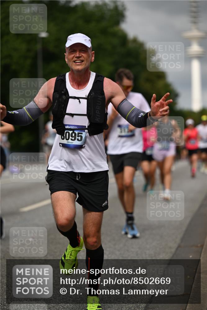 29.06.2025 - hella hamburg halbmarathon Dr. Thomas Lammeyer http://msf.ph/oto/8502669 29.06.2025 10:25:43 Kennedybrücke 1072, 1191, 1250, 1401, 2271, 2315, 2353, 2635, 2956, 3122, 3606, 3770, 3817, 4697, 4786, 5061, 5122, 5373, 5395, 5493, 5759, 5957, 6086, 7075, 7228, 7522, 7553, 7781, 8095, 8286, 9108, 9369, 9499, 9532, 9624, 10019, 10125, 10374, 10874, 11117 meine-sportfotos.de