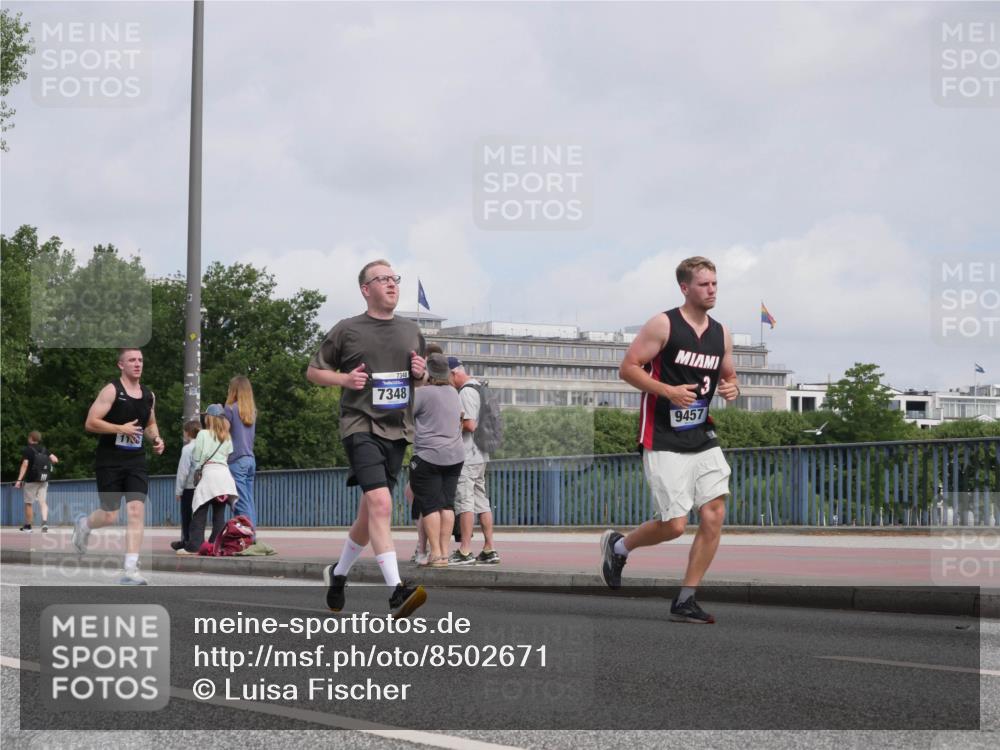 29.06.2025 - hella hamburg halbmarathon Luisa Fischer http://msf.ph/oto/8502671 29.06.2025 10:11:42 Kennedybrücke 1188, 7348, 7348, 9457, 1147, 1188, 2978, 5885, 6590, 6674, 7348, 7453, 9457, 9718, 9966, 10857 meine-sportfotos.de